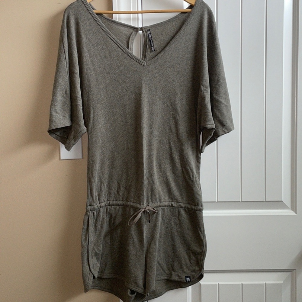 Victoria’s Secret Supermodel Essentials romper, Size SP